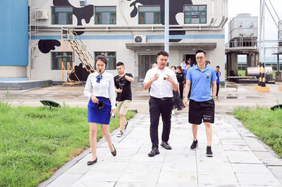 强强联合悦鲜活，乳业家政跨界创鲜机