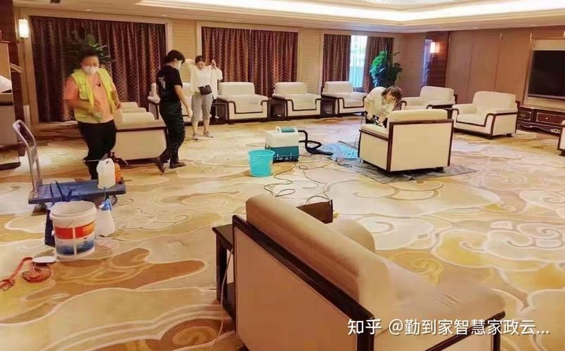 "年轻人做家政太丢人了,我宁愿待在工厂也不要去做家政